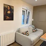 Apartment 2 Pieces, Climatise Neuf ,centre Parking Gratuit