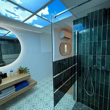 F2 Neuf Luxe Centre Parking Gratuit