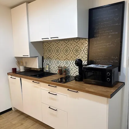 2 Pieces, Climatise Neuf ,centre Parking Gratuit Apartment